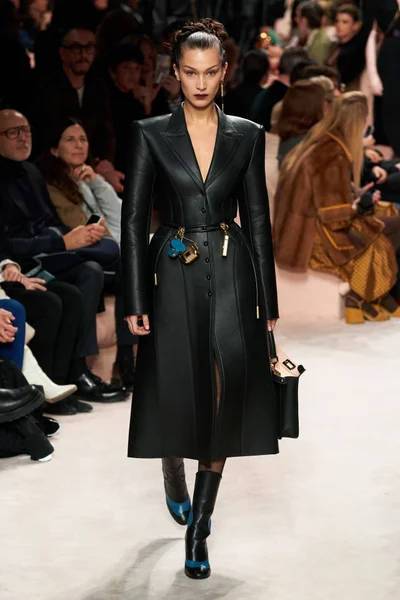 Look 18